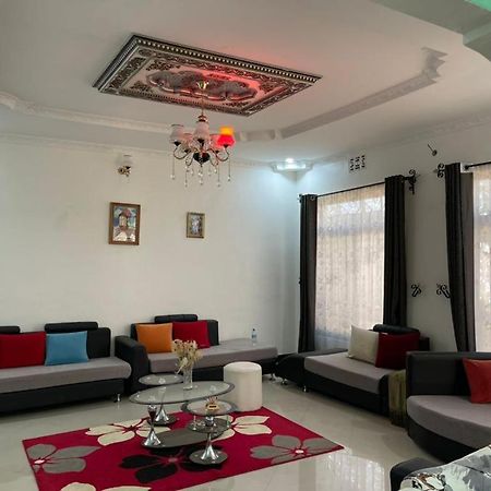 Evelina House Hostel Boma la Ngombe Kültér fotó