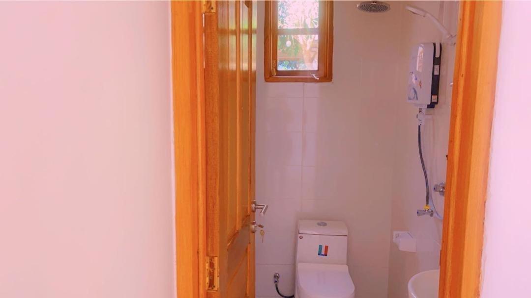 Evelina House Hostel Boma la Ngombe Kültér fotó
