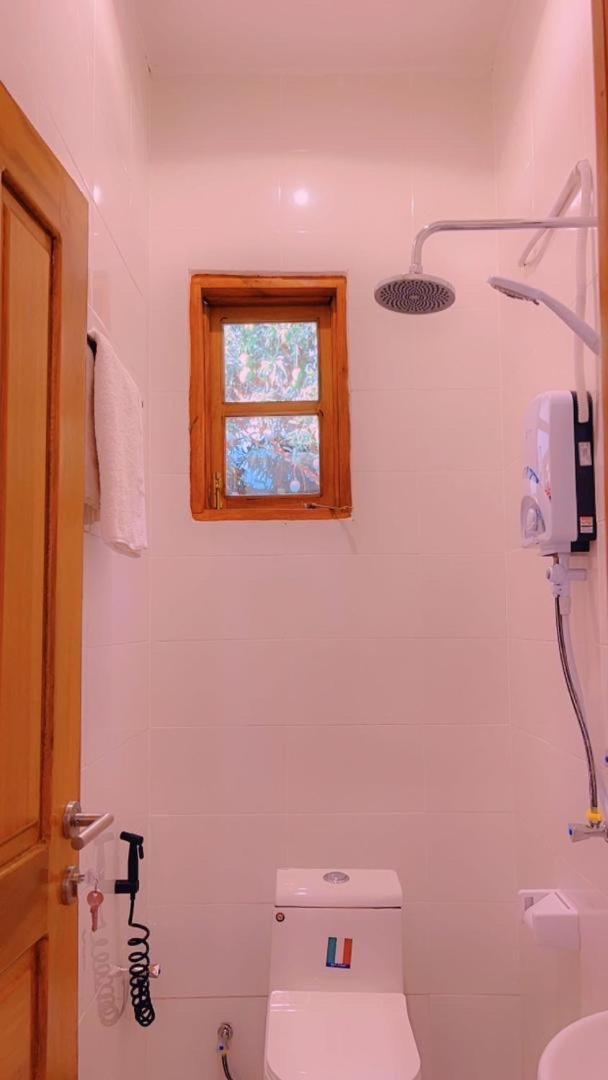Evelina House Hostel Boma la Ngombe Kültér fotó