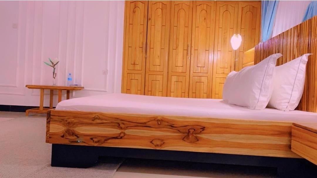 Evelina House Hostel Boma la Ngombe Kültér fotó